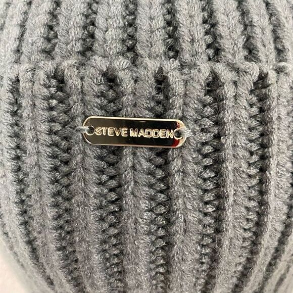 Steve Madden knit beanie with cuff and charm logo grey - Picture 3 of 6